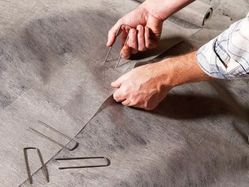 GP-039-ground-staples-in-use
