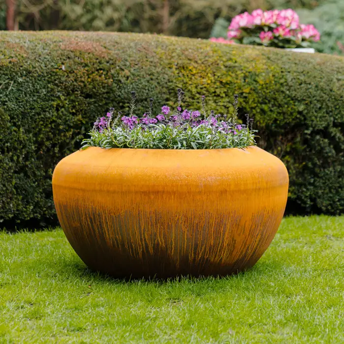 Onyx Planter Feature Archipello