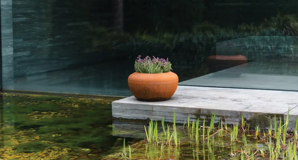 Onyx Planter Feature Archipello