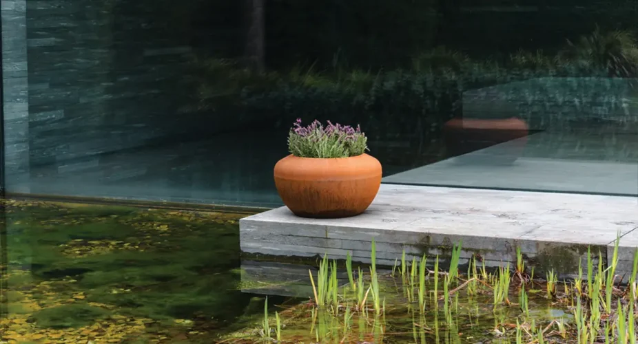 Onyx Planter Feature Archipello